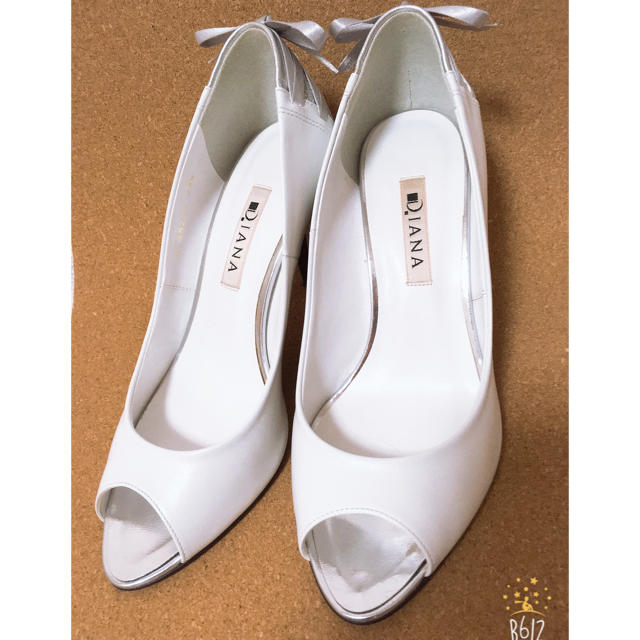 DIANA(ダイアナ)のDIANA 白パンプス レディースの靴/シューズ(ハイヒール/パンプス)の商品写真