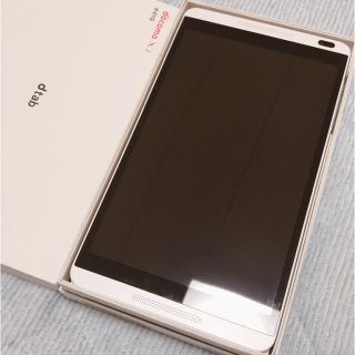 エヌティティドコモ(NTTdocomo)のdocomo dtab d-01G(シルバー) 美品(タブレット)