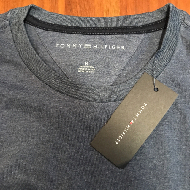 TOMMY HILFIGER(トミーヒルフィガー)のTOMMY　HILFIGER　ブルーワンポイント　Tシャツ　（M）新品 メンズのトップス(Tシャツ/カットソー(半袖/袖なし))の商品写真