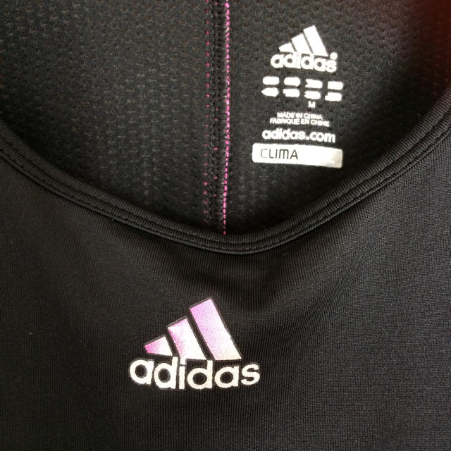 adidas(アディダス)の美品 アディダス adidas ブラカップ付き トップス スポーツ/アウトドアのトレーニング/エクササイズ(ヨガ)の商品写真