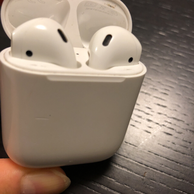 Apple(アップル)のair  pods  スマホ/家電/カメラのオーディオ機器(ヘッドフォン/イヤフォン)の商品写真