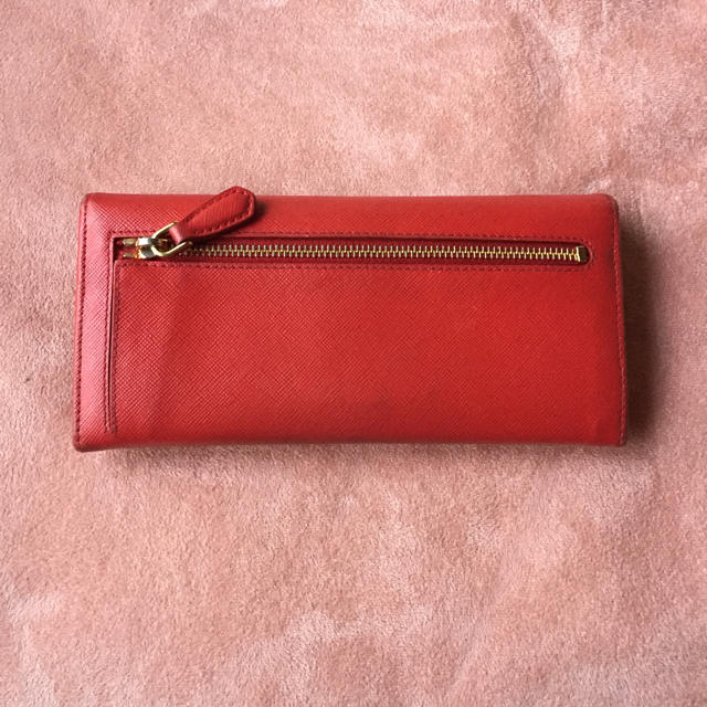 PRADA(プラダ)のプラダ 長財布 赤 レディースのファッション小物(財布)の商品写真