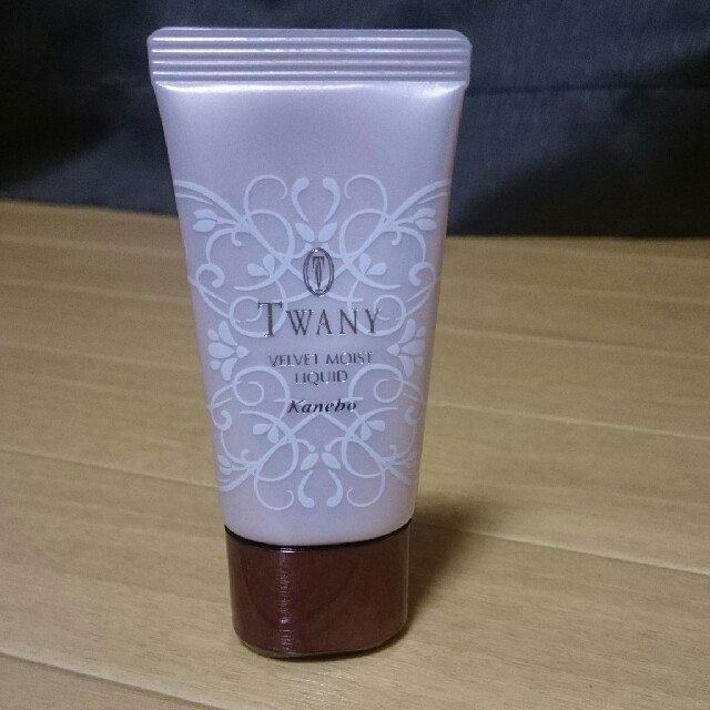 TWANY(トワニー)のトワニー リキッドファンデーション オークルＤ コスメ/美容のベースメイク/化粧品(ファンデーション)の商品写真