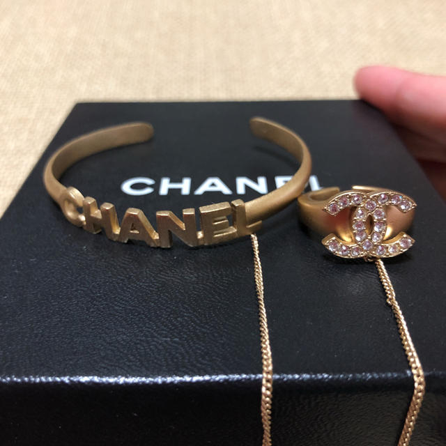 CHANEL(シャネル)のCHANEL バングル＆リング レディースのアクセサリー(ブレスレット/バングル)の商品写真