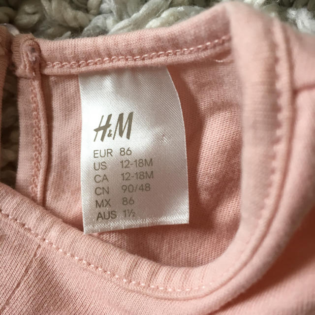 H&M(エイチアンドエム)のH&M 無地カットソー 美品 キッズ/ベビー/マタニティのベビー服(~85cm)(Ｔシャツ)の商品写真