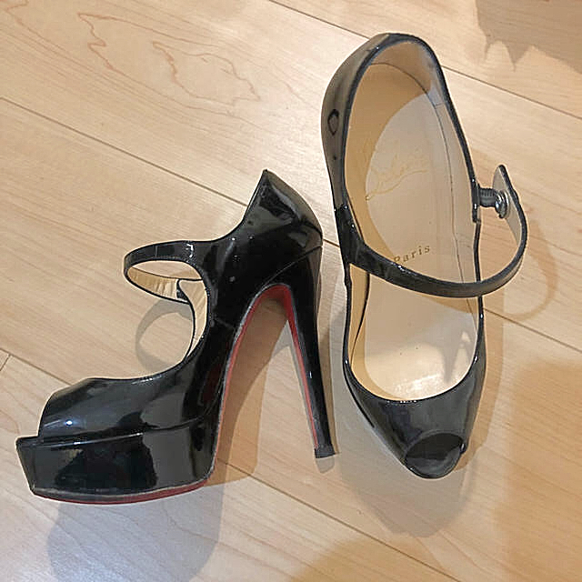 Christian ルブタン パンプス の通販 by にゃん|クリスチャンルブタンならラクマ Louboutin - セール クリスチャン 爆買い通販