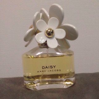 マークバイマークジェイコブス(MARC BY MARC JACOBS)のDAISY（香水）(香水(女性用))