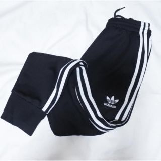 アディダス(adidas)のadidas トラックパンツ(ジャージ)