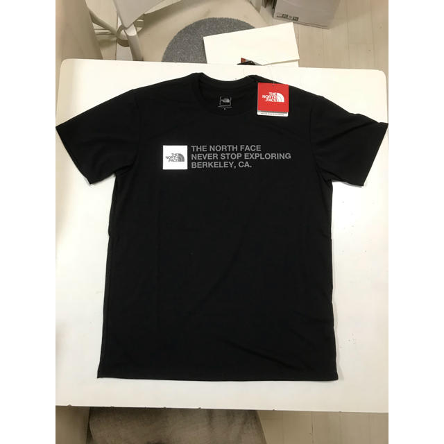 THE NORTH FACE(ザノースフェイス)の大人気 新作 2018年 ノースフェイス スクエアロゴ M ブラック メンズのトップス(Tシャツ/カットソー(半袖/袖なし))の商品写真