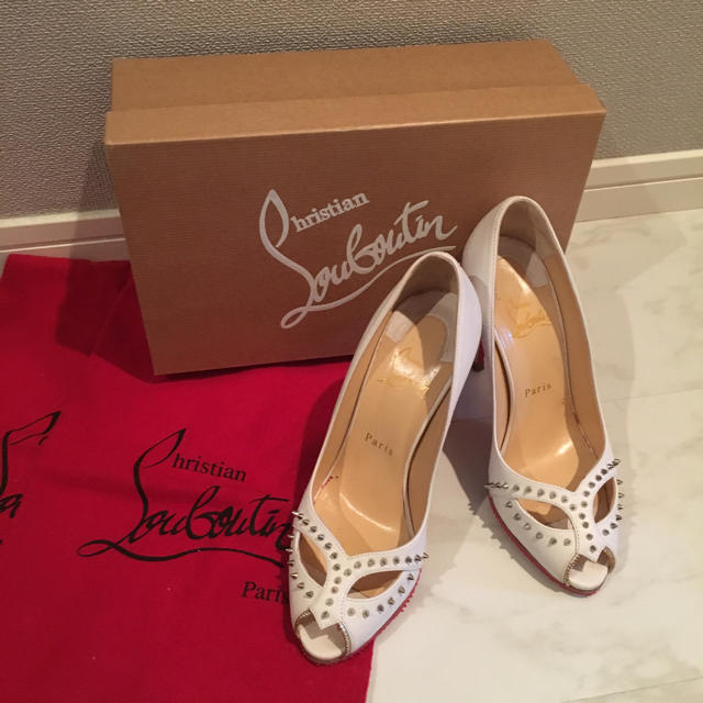 Christian Louboutin(クリスチャンルブタン)のルブタン ホワイト 37 1/2 レディースの靴/シューズ(ハイヒール/パンプス)の商品写真