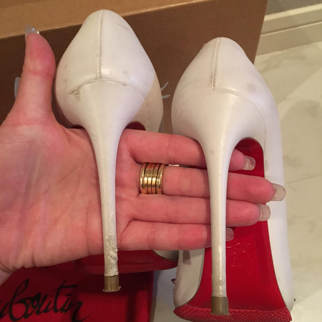 Christian Louboutin(クリスチャンルブタン)のルブタン ホワイト 37 1/2 レディースの靴/シューズ(ハイヒール/パンプス)の商品写真