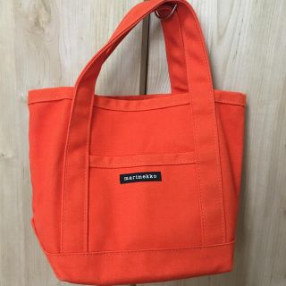 マリメッコ(marimekko)の美品！マリメッコ  トートバッグ ペルスカッシ 赤(トートバッグ)