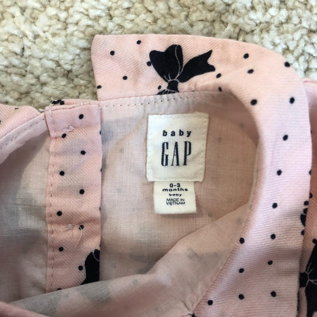 babyGAP(ベビーギャップ)のbaby GAP ワンピース 0-3month 50cm ピンク キッズ/ベビー/マタニティのベビー服(~85cm)(ワンピース)の商品写真