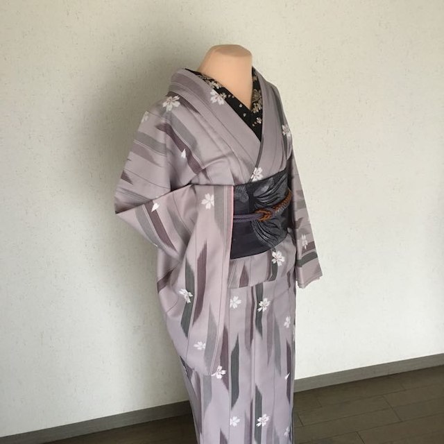 専用 化繊矢羽と桜のお召し３点セット(Lサイズ)裄68cm レディースの水着/浴衣(振袖)の商品写真