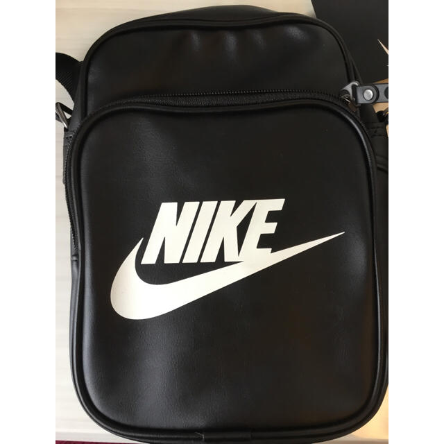 NIKE(ナイキ)のラスト一点‼️ナイキ ショルダーバック ブラック 新品タグ付き 即購入OK‼️ レディースのバッグ(ショルダーバッグ)の商品写真