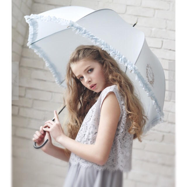 Maison de FLEUR(メゾンドフルール)のʚ꒰⑅新品完売品！☂︎ピンクフリル晴雨兼用UV日傘⑅꒱ɞ レディースのファッション小物(傘)の商品写真