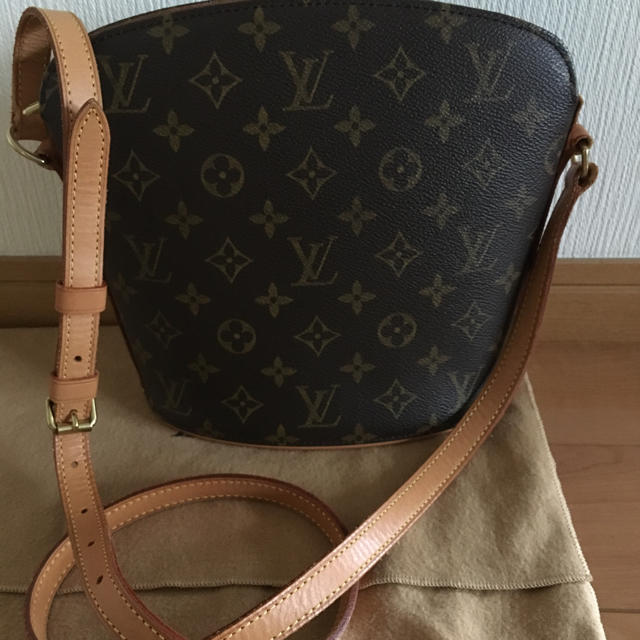 LOUIS VUITTON ルイヴィトンドルーオモノグラム柄ショルダーバッグS新品に近いもの