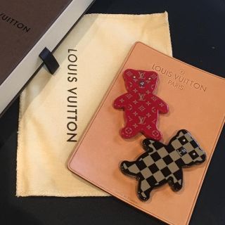 ルイヴィトン(LOUIS VUITTON)のルイヴィトン ベアモチーフブローチ 限定品(ブローチ/コサージュ)