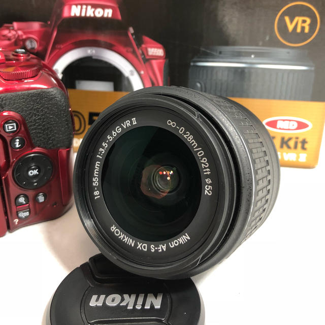 Nikon(ニコン)のNikon ニコン D5500 18-55 VRⅡ KIT 希少レッド オマケ付 スマホ/家電/カメラのカメラ(デジタル一眼)の商品写真