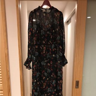 ザラ(ZARA)のザラ  花柄ワンピース(ひざ丈ワンピース)