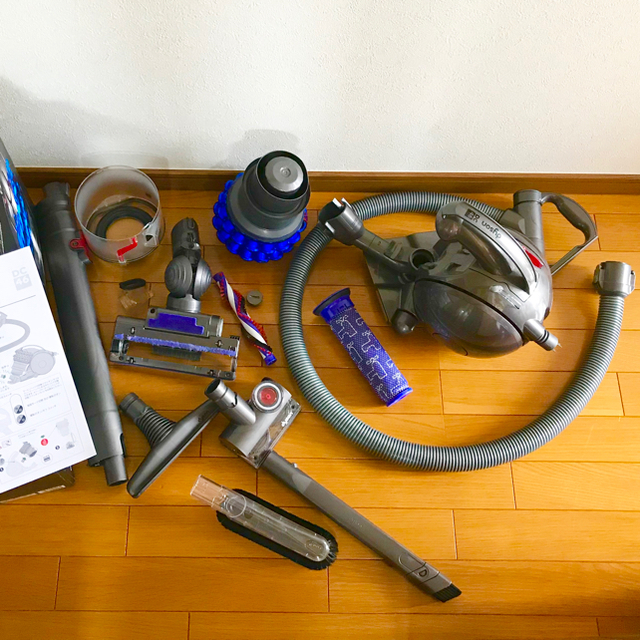 Dyson(ダイソン)の【お値下げしました！】ダイソン DC46 付属品あり！☆訳あり☆ スマホ/家電/カメラの生活家電(掃除機)の商品写真