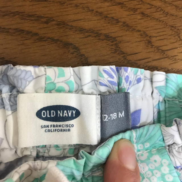 Old Navy(オールドネイビー)のOLD NAVY✴︎花柄ショートパンツ✴︎80 キッズ/ベビー/マタニティのベビー服(~85cm)(パンツ)の商品写真