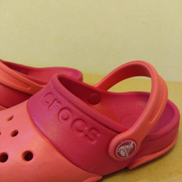 crocs(クロックス)の【ririko様 専用】クロックス c9 16.5cm相当 キッズ/ベビー/マタニティのキッズ靴/シューズ(15cm~)(サンダル)の商品写真