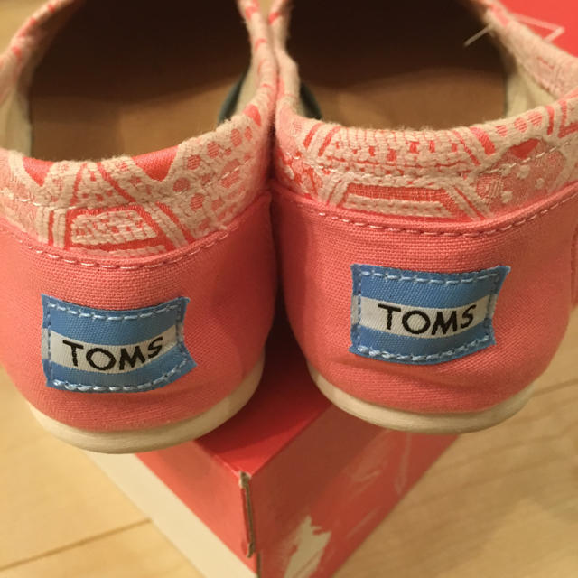 TOMS(トムズ)のTOMS 23.5cm レディースの靴/シューズ(スリッポン/モカシン)の商品写真