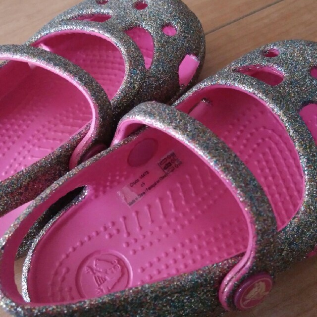 crocs(クロックス)の新品未使用☆クロックスサンダル キッズ/ベビー/マタニティのベビー靴/シューズ(~14cm)(サンダル)の商品写真