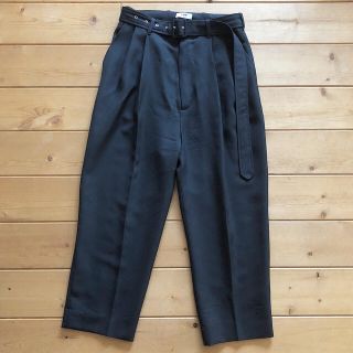 ジョンローレンスサリバン(JOHN LAWRENCE SULLIVAN)のcmmn swdn 17ss クロップドベルトパンツ(スラックス)