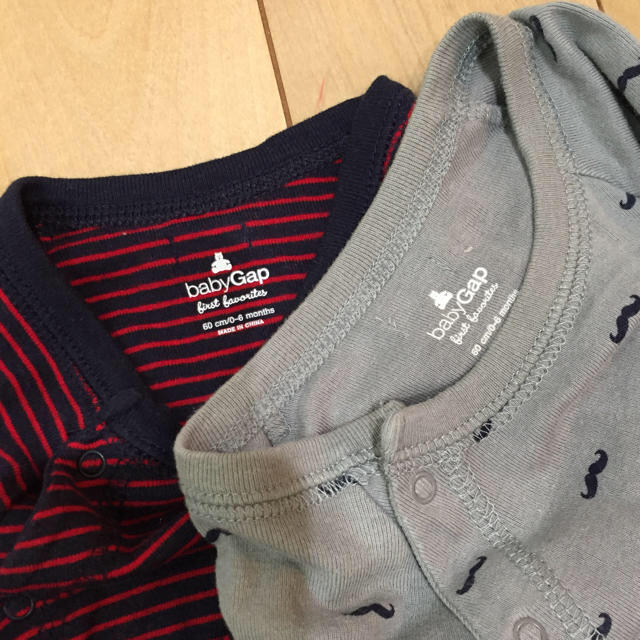 babyGAP(ベビーギャップ)の新生児60肌着2枚セット キッズ/ベビー/マタニティのベビー服(~85cm)(肌着/下着)の商品写真