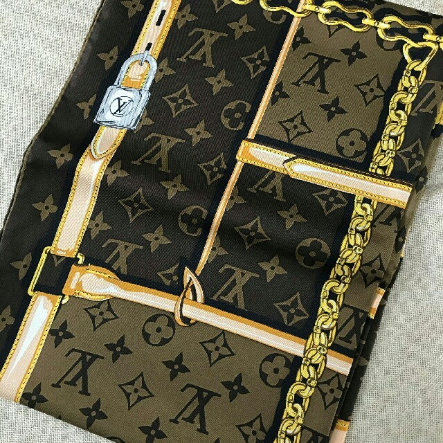 LOUIS VUITTON(ルイヴィトン)のルイヴィトン　スカーフ レディースのファッション小物(バンダナ/スカーフ)の商品写真