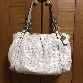 コーチ(COACH)のCOACH/人気のパンチングレザー ショルダートートバッグ(ショルダーバッグ)