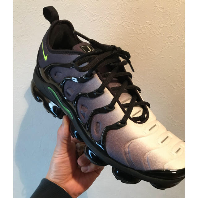 NIKE(ナイキ)のvapor max plus black×volt メンズの靴/シューズ(スニーカー)の商品写真