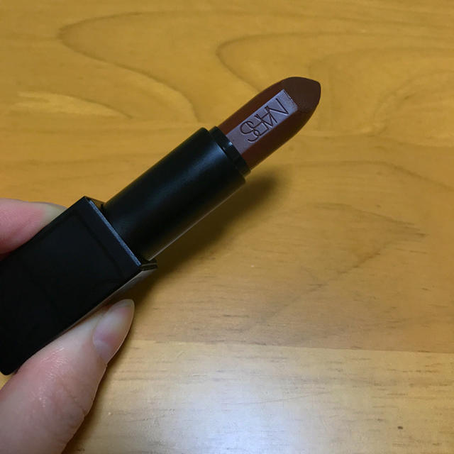 NARS(ナーズ)のNARS オーディシャスリップスティック2832 コスメ/美容のベースメイク/化粧品(口紅)の商品写真