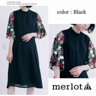 メルロー(merlot)の新品♡メルロー ♡花刺繍レース スリーブ ワンピース 黒(ひざ丈ワンピース)