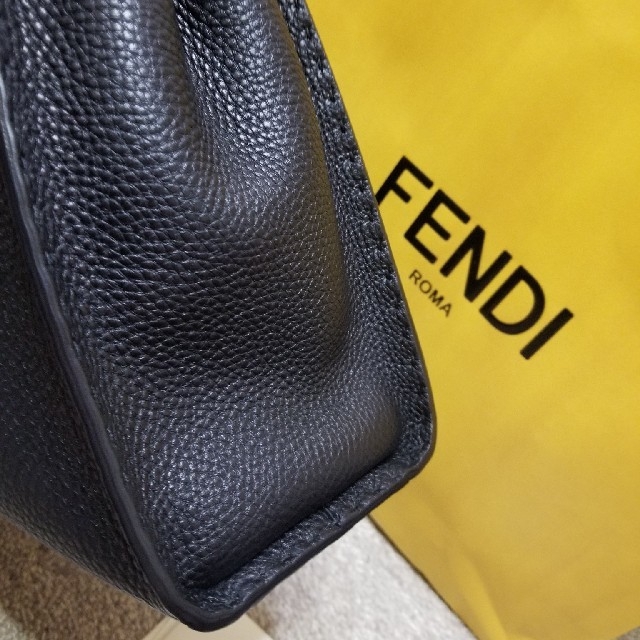 FENDI(フェンディ)のフェンディ ピーカブー セレリア レディースのバッグ(ハンドバッグ)の商品写真