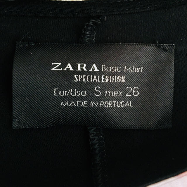 ZARA(ザラ)のZARA☆トップス☆デザイン☆花☆黒 ブラック レディースのトップス(その他)の商品写真