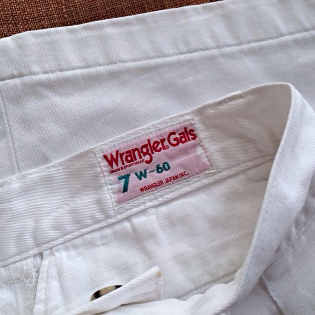 Wrangler(ラングラー)の白いスカート  レディースのスカート(ひざ丈スカート)の商品写真