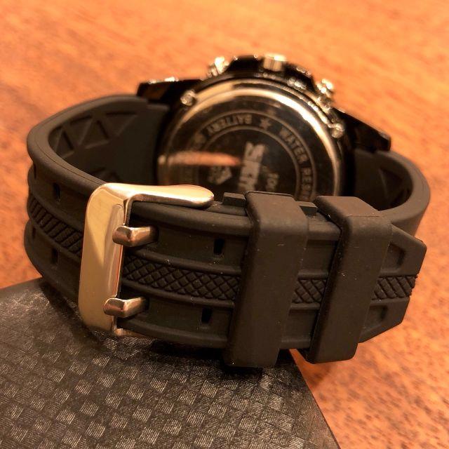 最安値★大特価！重厚感のある50m防水 ソーラー デジタルウォッチ・ブラック メンズの時計(腕時計(アナログ))の商品写真