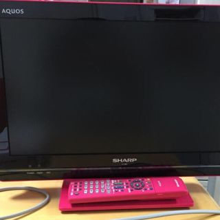 SHARP AQUOSテレビ 19型. ピンク