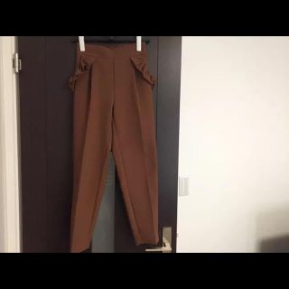 ノーブランド タック パンツ ブラウン(クロップドパンツ)