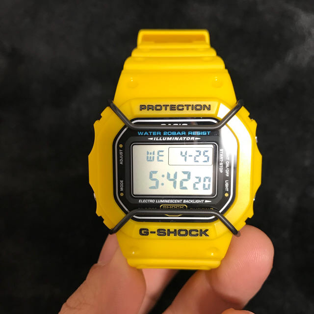 G-SHOCK(ジーショック)のCASIO G-SHOCK DW-5600 イエロー メンズの時計(腕時計(デジタル))の商品写真