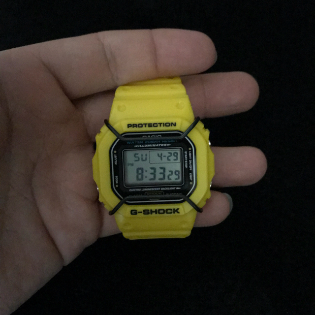 G-SHOCK(ジーショック)のCASIO G-SHOCK DW-5600 イエロー メンズの時計(腕時計(デジタル))の商品写真