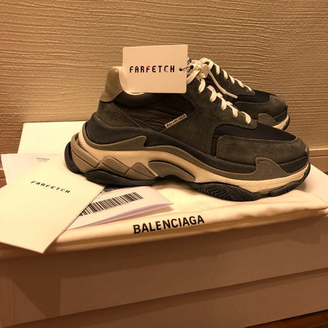 Balenciaga(バレンシアガ)のBALENCIAGA バレンシアガ トリプルS グレー 41 triple s メンズの靴/シューズ(スニーカー)の商品写真