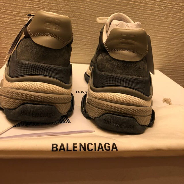 Balenciaga(バレンシアガ)のBALENCIAGA バレンシアガ トリプルS グレー 41 triple s メンズの靴/シューズ(スニーカー)の商品写真