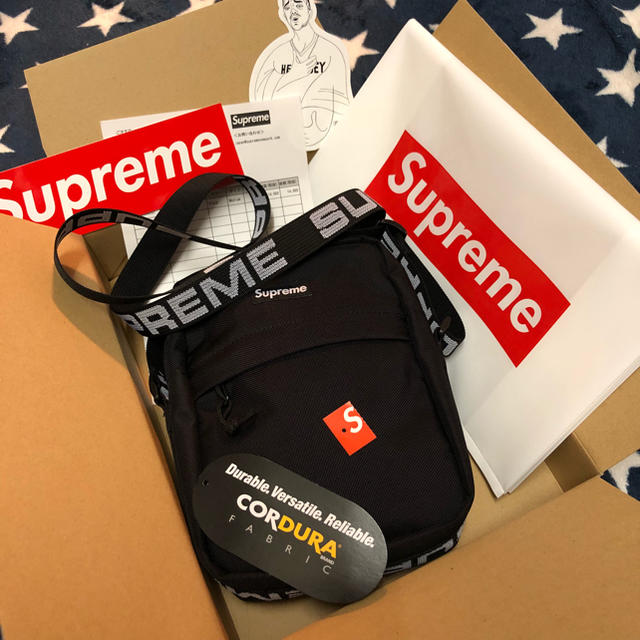 Supreme(シュプリーム)の18ss Supreme Shoulder Bag ショルダーバッグ BLACK メンズのバッグ(ショルダーバッグ)の商品写真