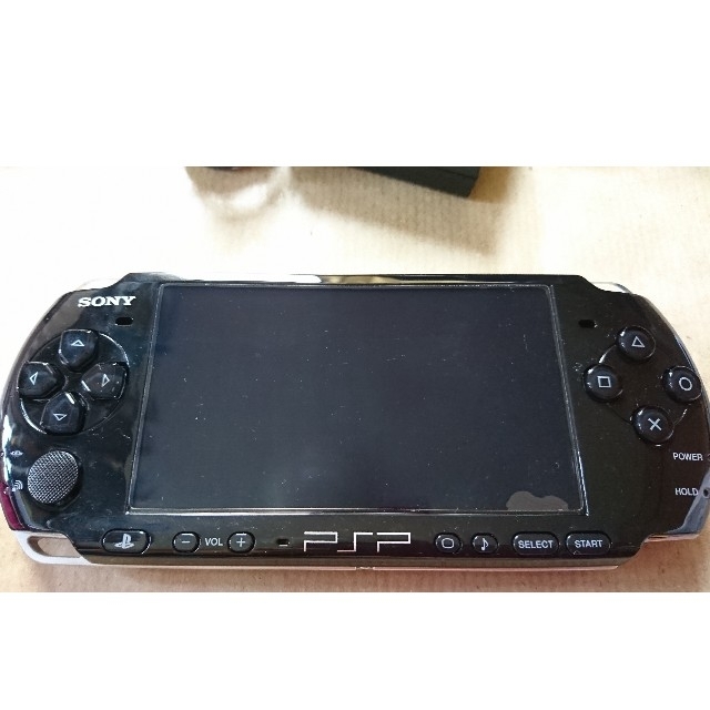 PlayStation Portable(プレイステーションポータブル)のPSP　3000　 PIANO BLACK エンタメ/ホビーのゲームソフト/ゲーム機本体(携帯用ゲーム機本体)の商品写真