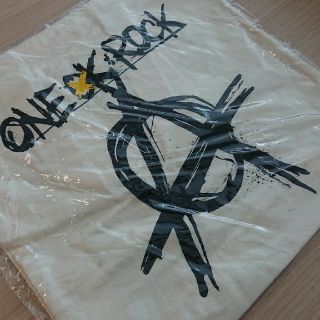 ワンオクロック(ONE OK ROCK)のONE OK ROCK トートバッグ(WHITE)(ミュージシャン)