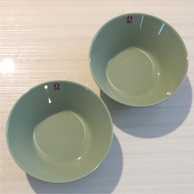 iittala(イッタラ)の【新品2枚】廃盤カラー イッタラ ティーマ セラドングリーン 15㎝ ボウル インテリア/住まい/日用品のキッチン/食器(食器)の商品写真